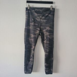 Athleta 7/8 Green Camo Leggings Small